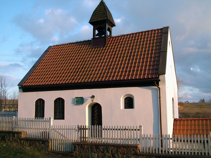 Kapliczka w Mirachowie na Kaszubach