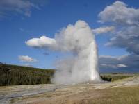 Old Faithful w Yellowstone Park