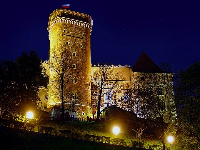 WAWEL-BASZTA SENATORSKA