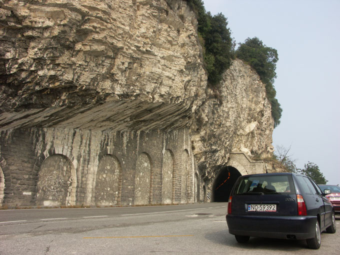 Tunel nad Lago di Garda