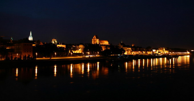 Toruń by night