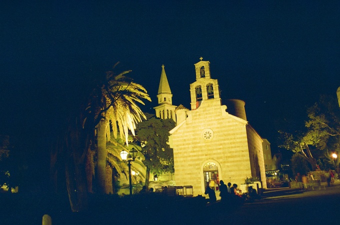 Budva nocą