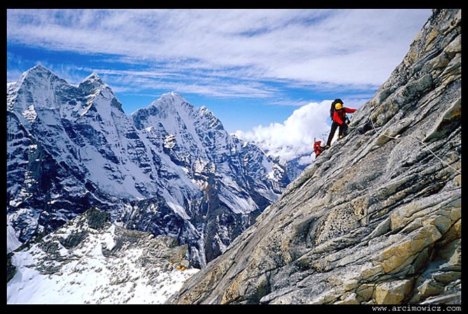 Wally BERG prowadzi klienta do obozu 2 - Nepal, Ama Dablam; listopad'2002