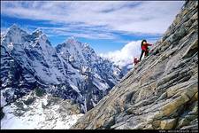 Wally BERG prowadzi klienta do obozu 2 - Nepal, Ama Dablam; listopad'2002