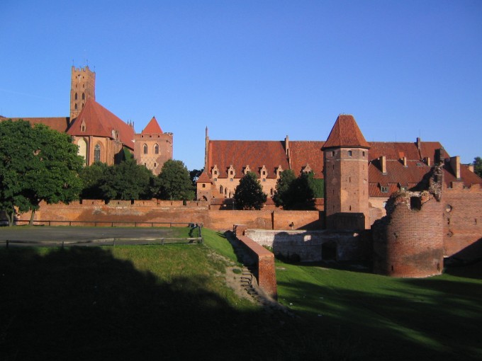 Zamek w Malborku o świcie