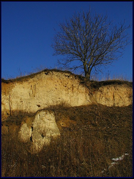 na krawędzi