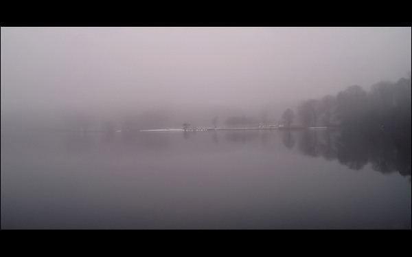 brzegim mgły podążając...