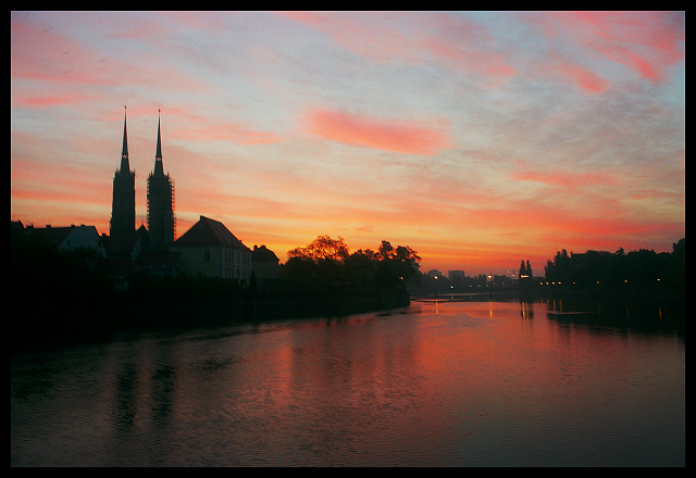 Wrocław w blasku wschodzącego słońca...