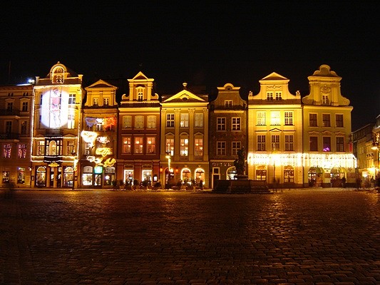 stary rynek by night