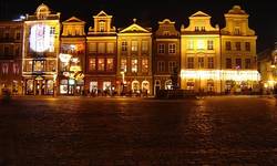 stary rynek by night