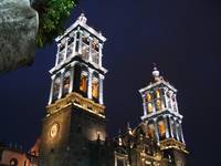 México, Puebla - la catedral por la noche