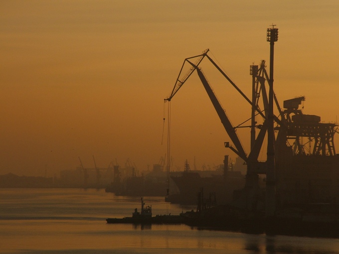 z cyklu Port o świcie: "Nie budzcie portu kiedy śpi.."