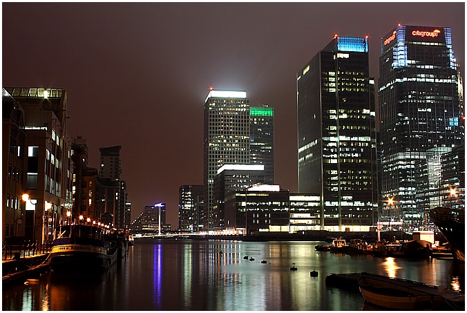 "Canary Wharf" nocą 2