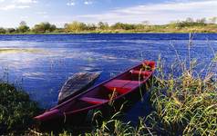 Narew - kolorowe łódki