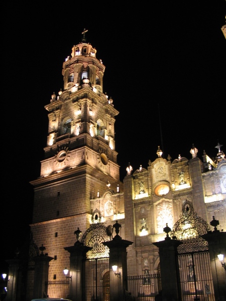 México, Morelia - la catedral por la noche