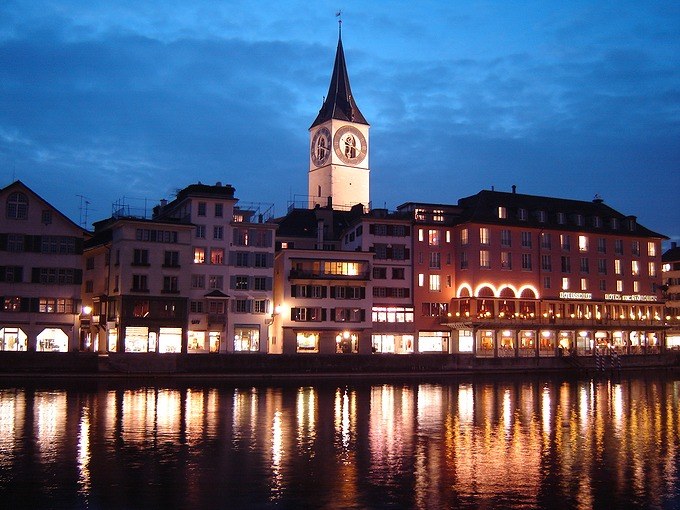 rzeka Limmat w centrum Zurychu kolejna odslona