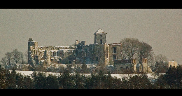 Rudno - zamek "Tęczyn" zimowy