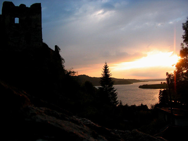 Wieczór nad jeziorem Czorsztyńskim