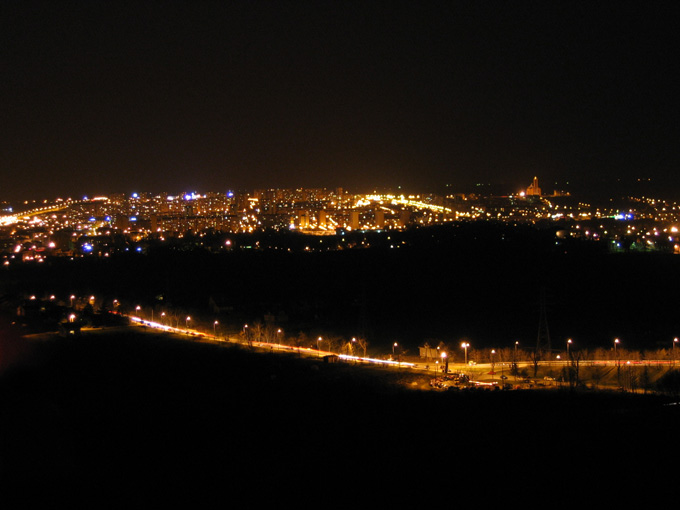 tarnów nocą