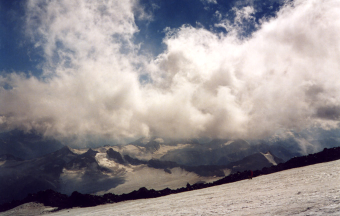 chmurki-w drodze na Elbrus