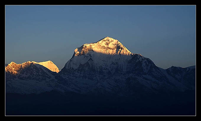 Pierwsze promienie słońca na Dhaulagiri (8167m)