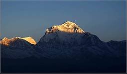 Pierwsze promienie słońca na Dhaulagiri (8167m)