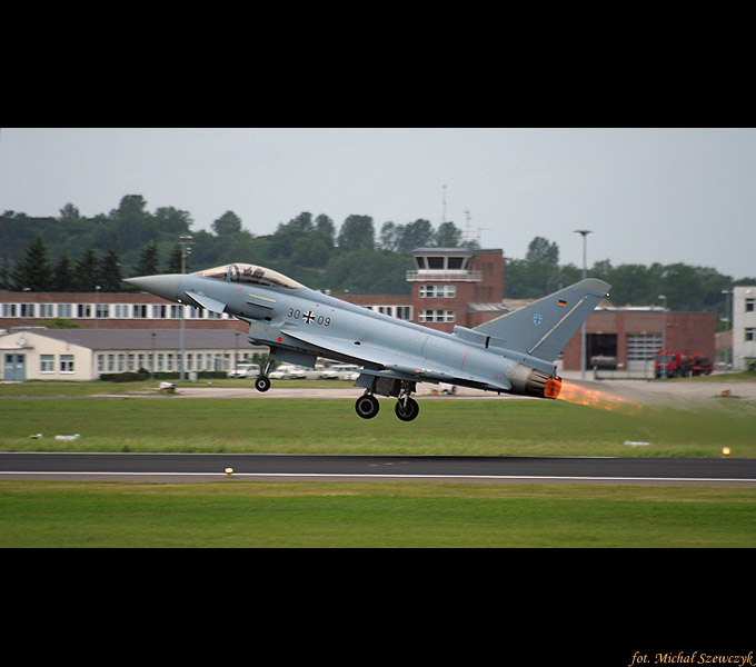 -&gt; Eurofighter Typhoon &lt;-