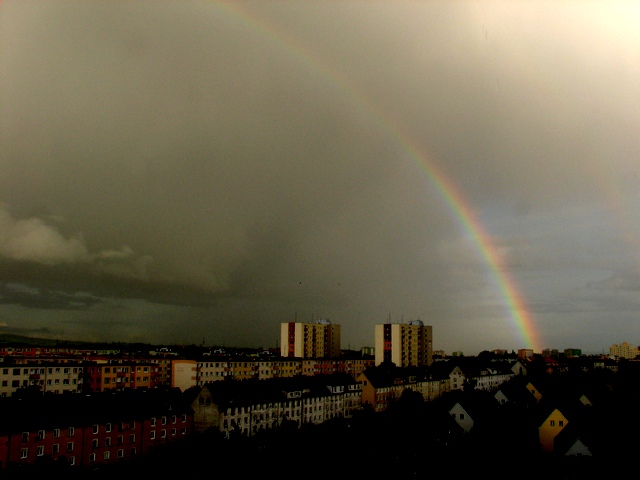 Tęcza nad miastem