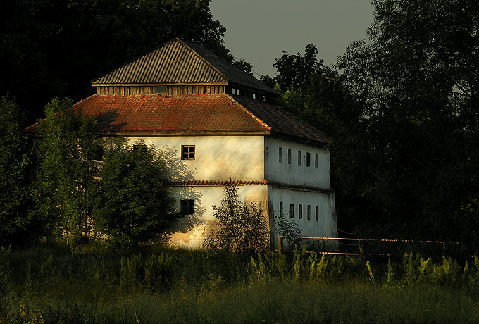 W blasku zachodzącego słońca