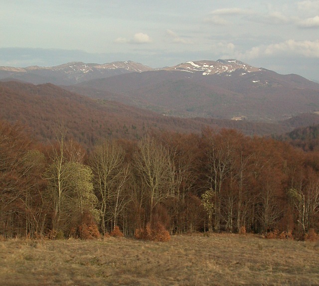 Panorama Tarnicy i Szerokiego Wierchu w świetle zachodzącego słońca...