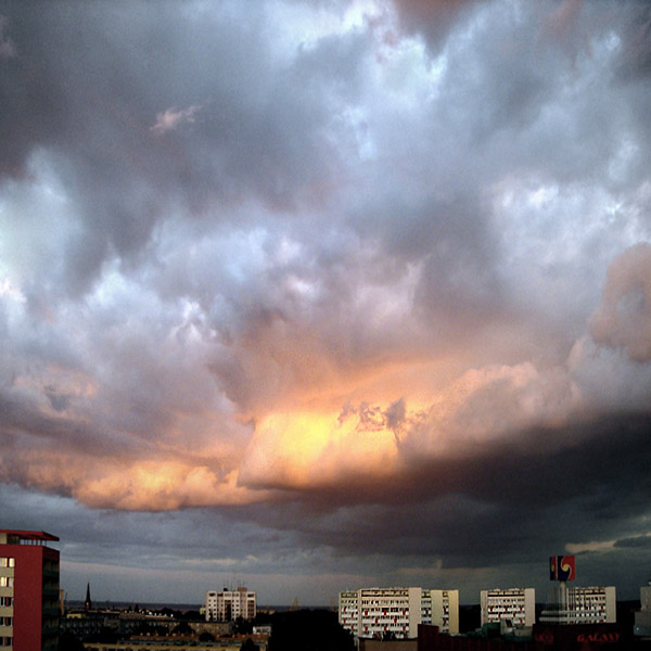 przez balkon