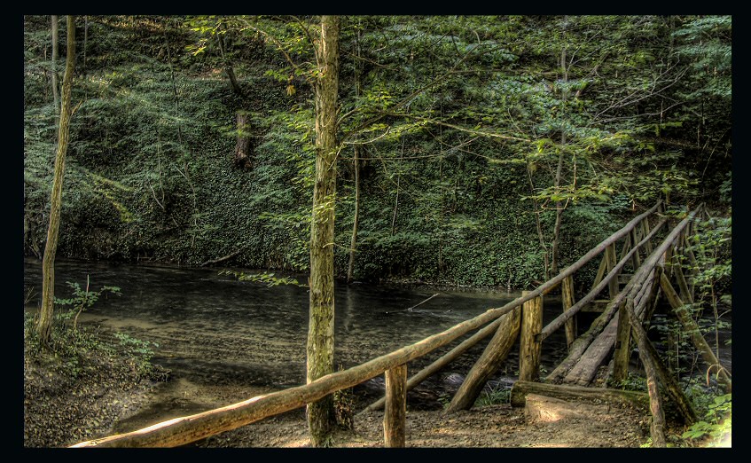 Mostek nad Radunią