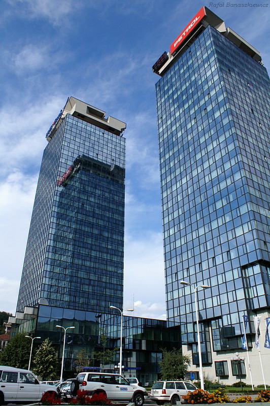 Unis Towers