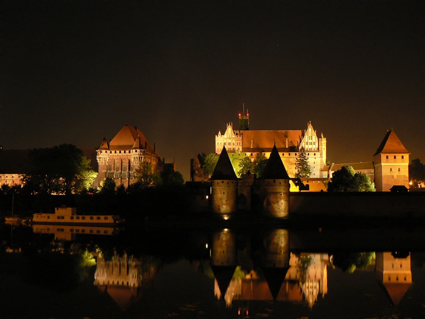 Malbork nocą