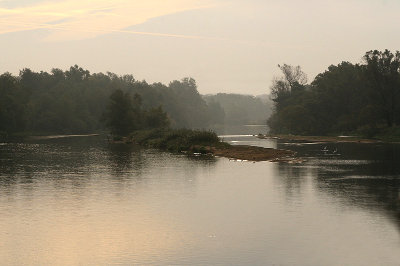 rzeka o świcie