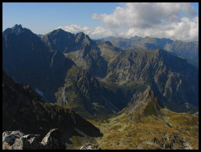 Widok z Małej Wysokiej na Rysy i Świnice (w oddali)