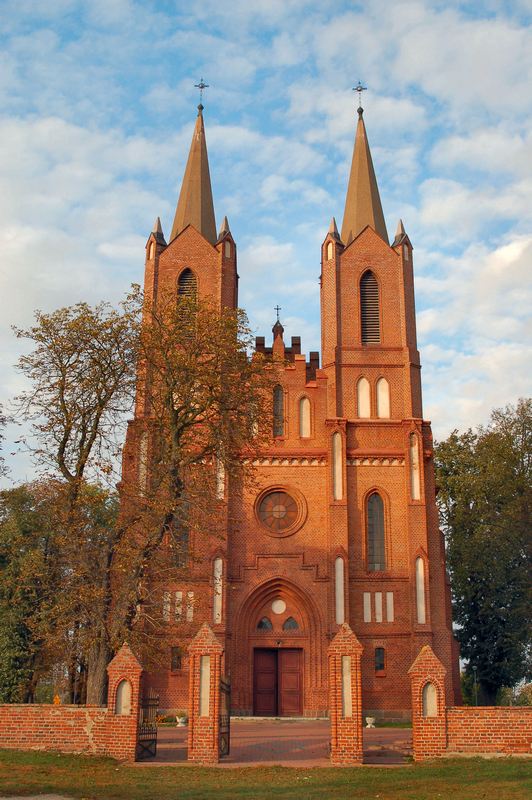 Kościół rzymsko-katolicki parafialny Pw. Wniebowzięcia NMP w Łubinie Kościelnym.