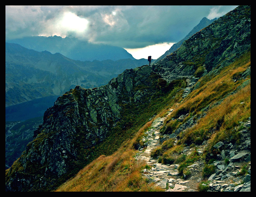 Tatry 2006 - samotny wedrowiec na szlaku w drodze na szczyt...