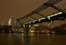 Mgliscie... Millenium Bridge..