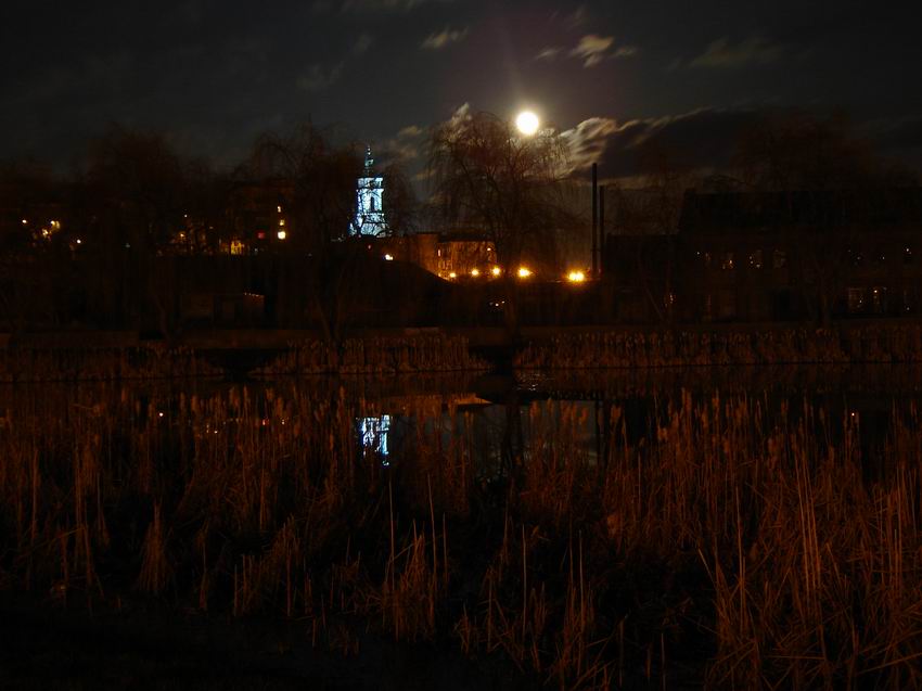 Tak wygląda miasto nocą...