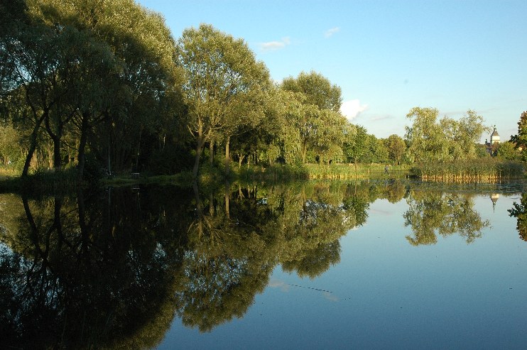 Nad wodą.