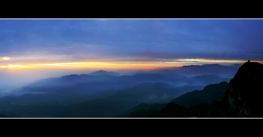 Slońce wschodzi nad Emei Shan