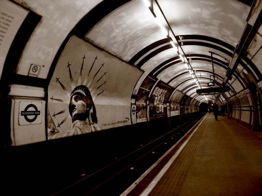 TUBE  Piccadilly Line - mój codzienny powrót z trolowni