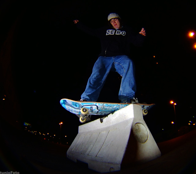 Tomek - frontside boardslide