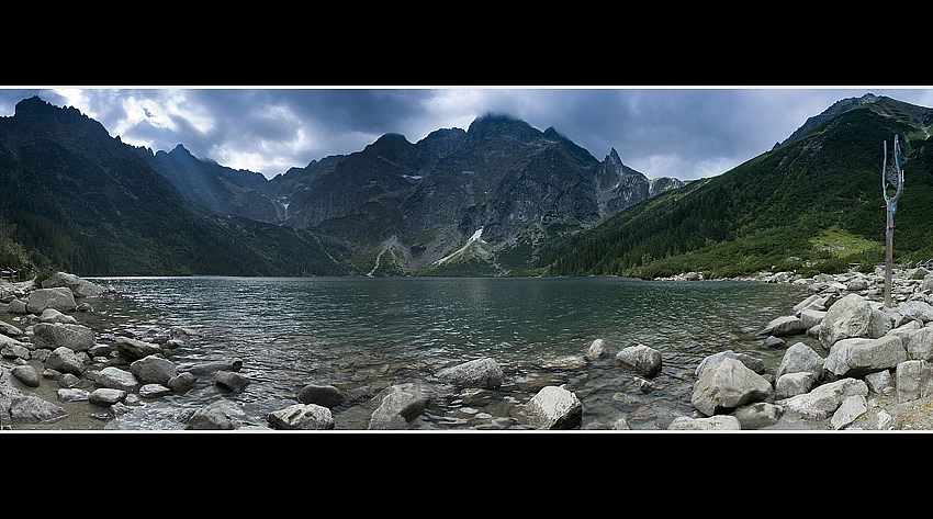 Morskie Oko w pełnym ujęciu.