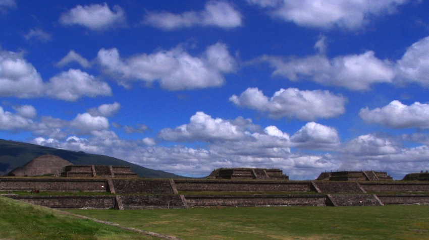 chmurki nad Teotihuacan