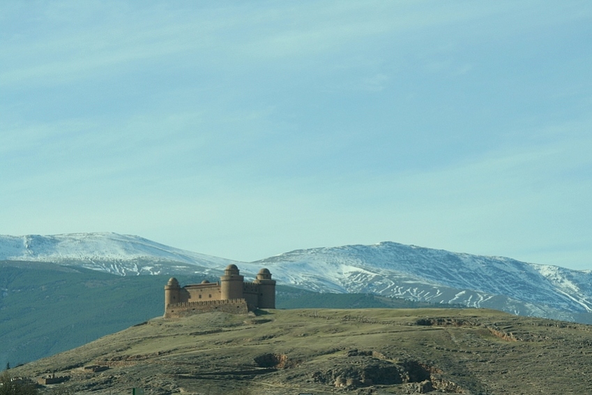 Calahorra, taki bajkowy zameczek w górach Andaluzji