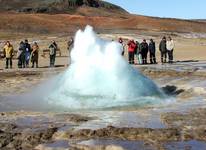 Strokur - jedyny który wybucha.Geisir od dawna śpi