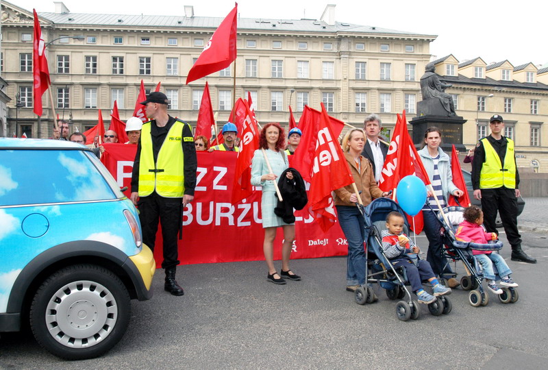 Czerwone pochody z odrobiną nieba...