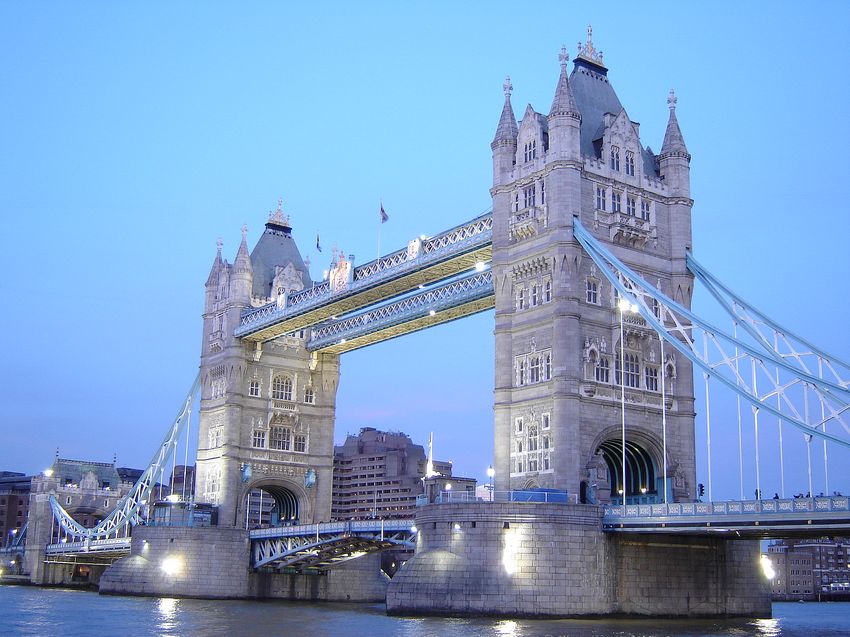 Tower Bridge o zmierzchu